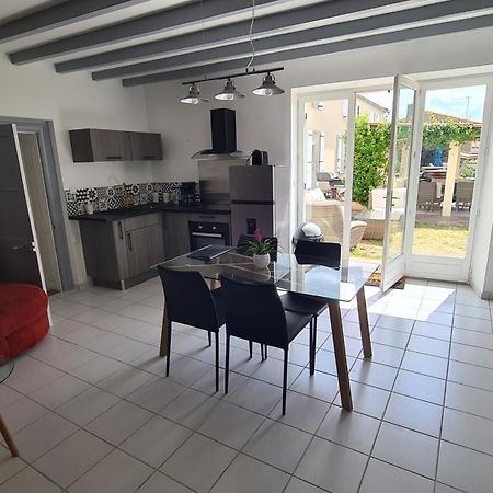 Gites De 2 A 11 Personnes Au Domaine D'Usson Echebrune Exterior photo