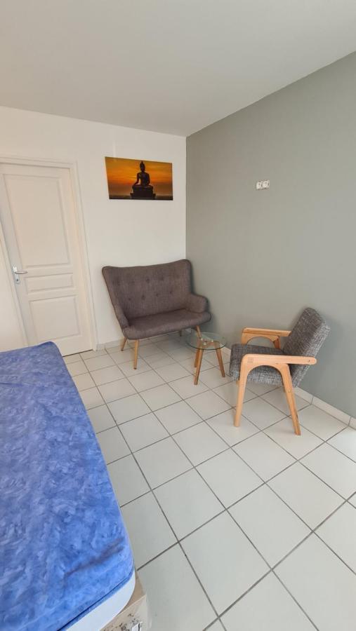 Gites De 2 A 11 Personnes Au Domaine D'Usson Echebrune Exterior photo
