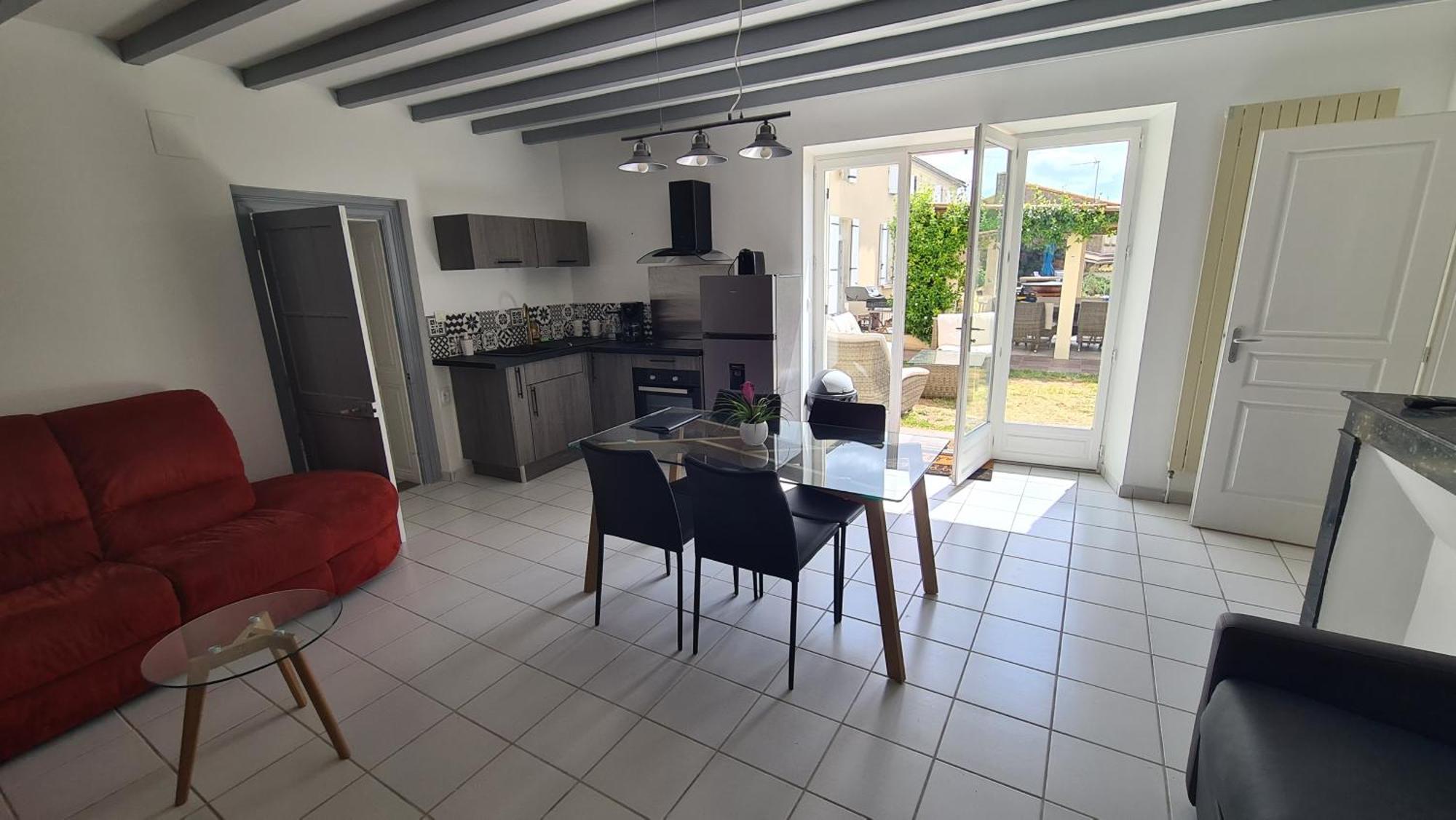 Gites De 2 A 11 Personnes Au Domaine D'Usson Echebrune Exterior photo